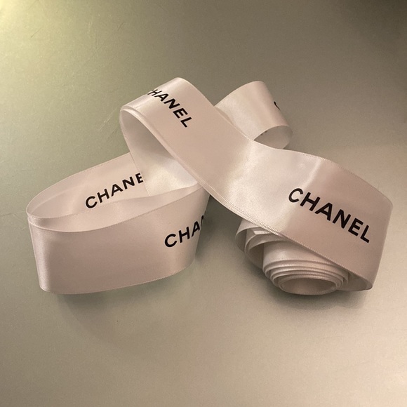 CHANEL 8ft of authentic thick satin ribbon white with black lettering- n… - Picture 7 of 7